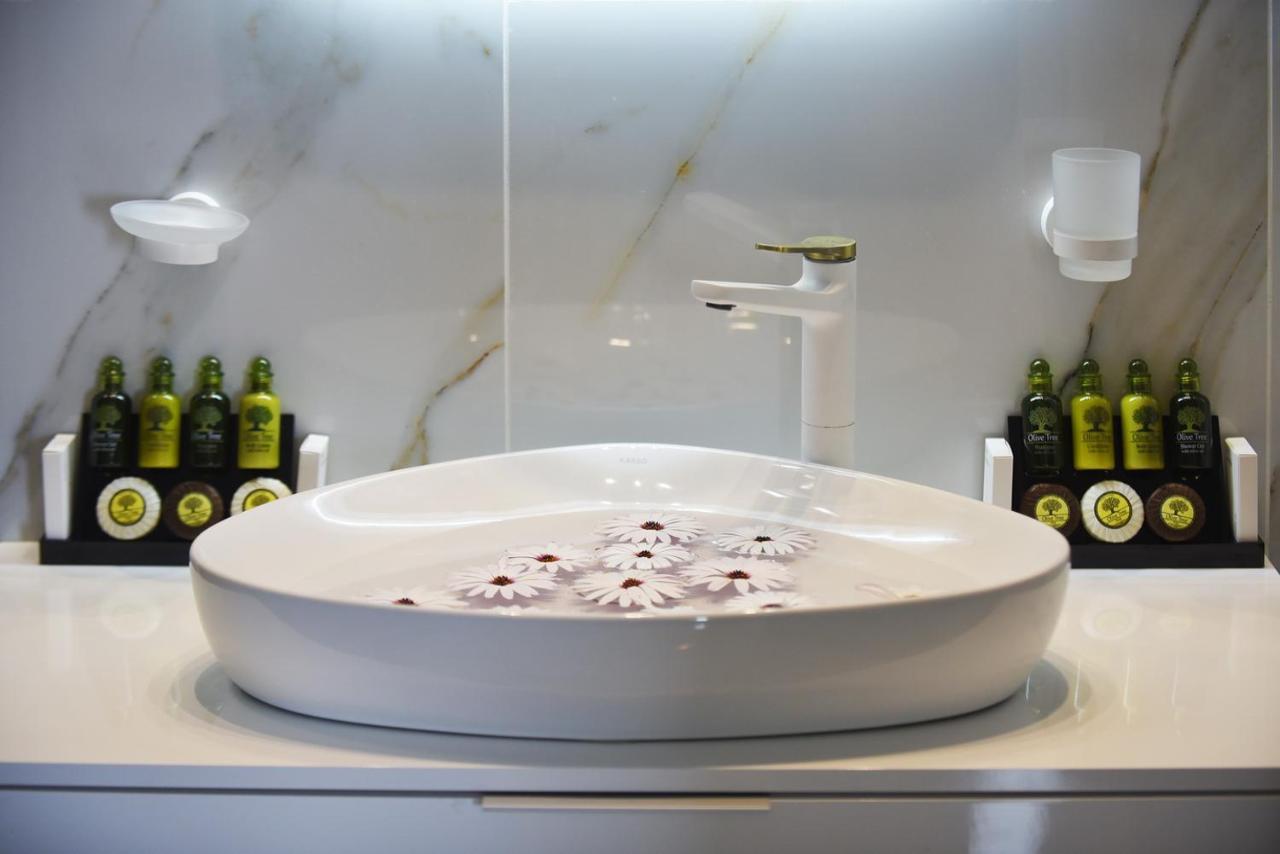 Syrene Luxury Suites Ermoupoli Ngoại thất bức ảnh